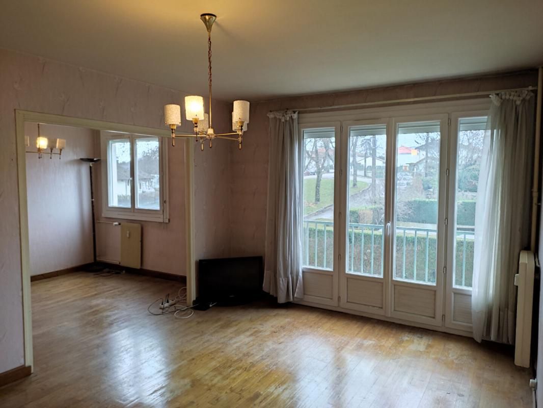 Limoges, en exclusivité, appartement  donnant sur square arboré avec 3 chambres et garage couvert