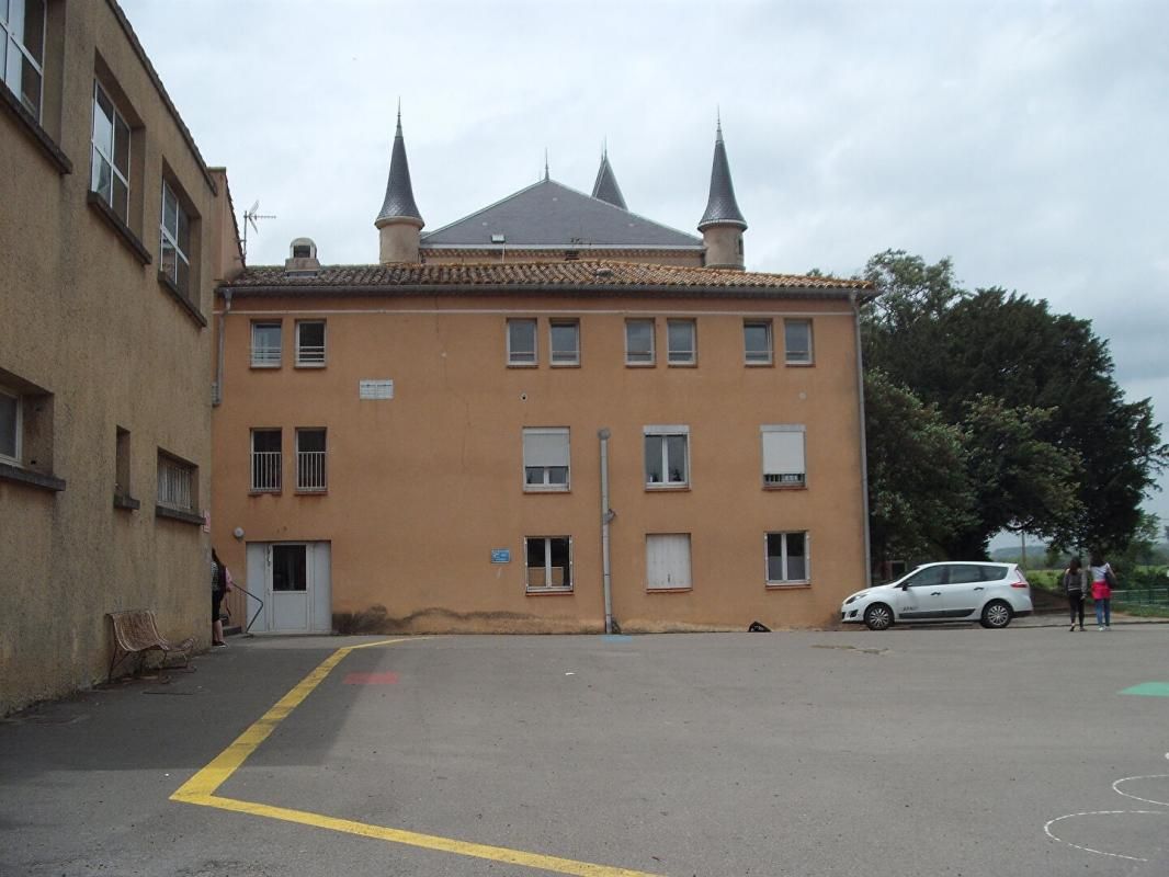 CAPENDU Ensemble immobilier de 3706 m² sur 16000 m² de terrain 3