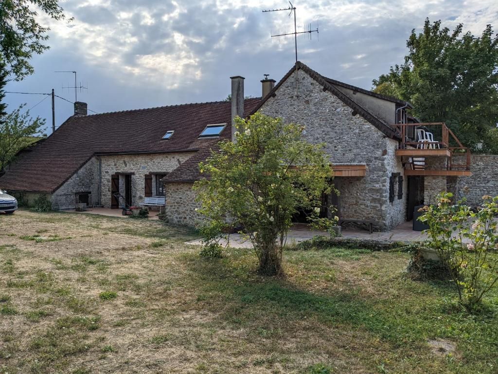 Grande maison de campagne + maison de vacances à louer dans l'année