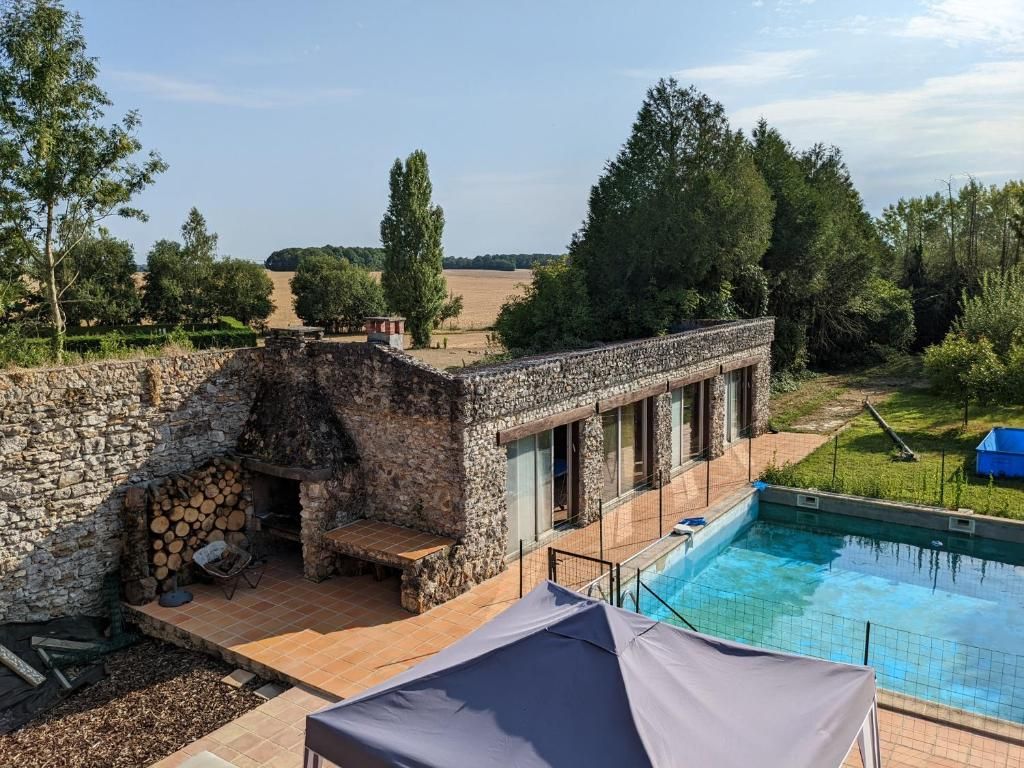 LES ESSARTS-LES-SEZANNE Grande maison de campagne + maison de vacances à louer dans l'année 2