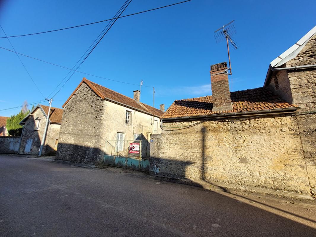 BALNOT-LA-GRANGE ancien corps de ferme sur 792m de terrain 3