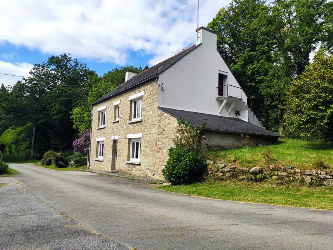 PLOERDUT Rare: Maison 4 chambres Ploerdut avec grand terrain, dépendance au calme 2