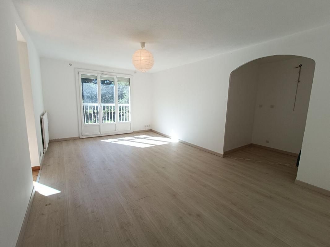 A vendre Appartement Hyères 4 pièce(s) 82 m2 avec Grand garage