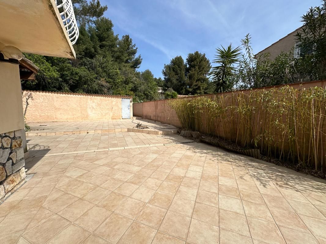 TOULON Toulon Ouest -Maison individuelle  T7 175 m2 sur un terrain de 1130m², piscinable 4