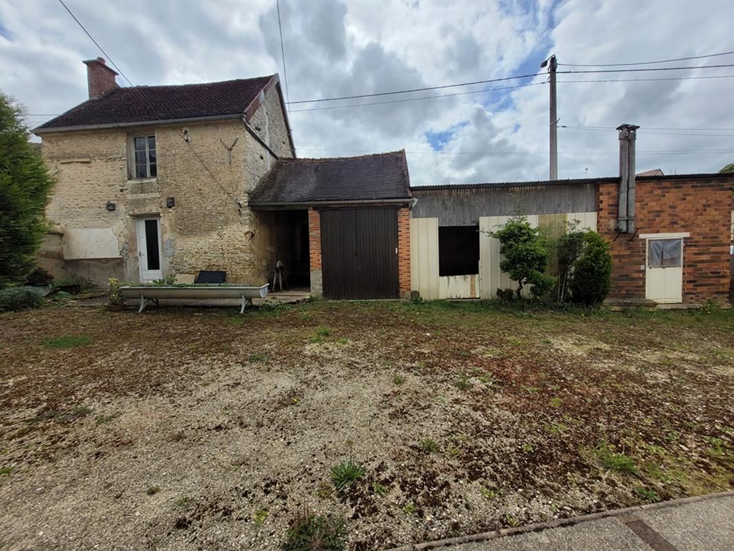 CHESLEY CORPS DE FERME AVEC DES BATIMENTS A CHESLEY 2