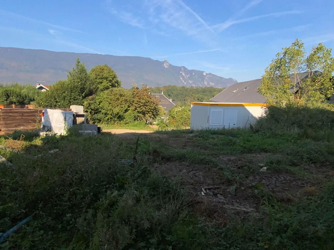 VIVIERS-DU-LAC Terrain constructible 650 m² 2