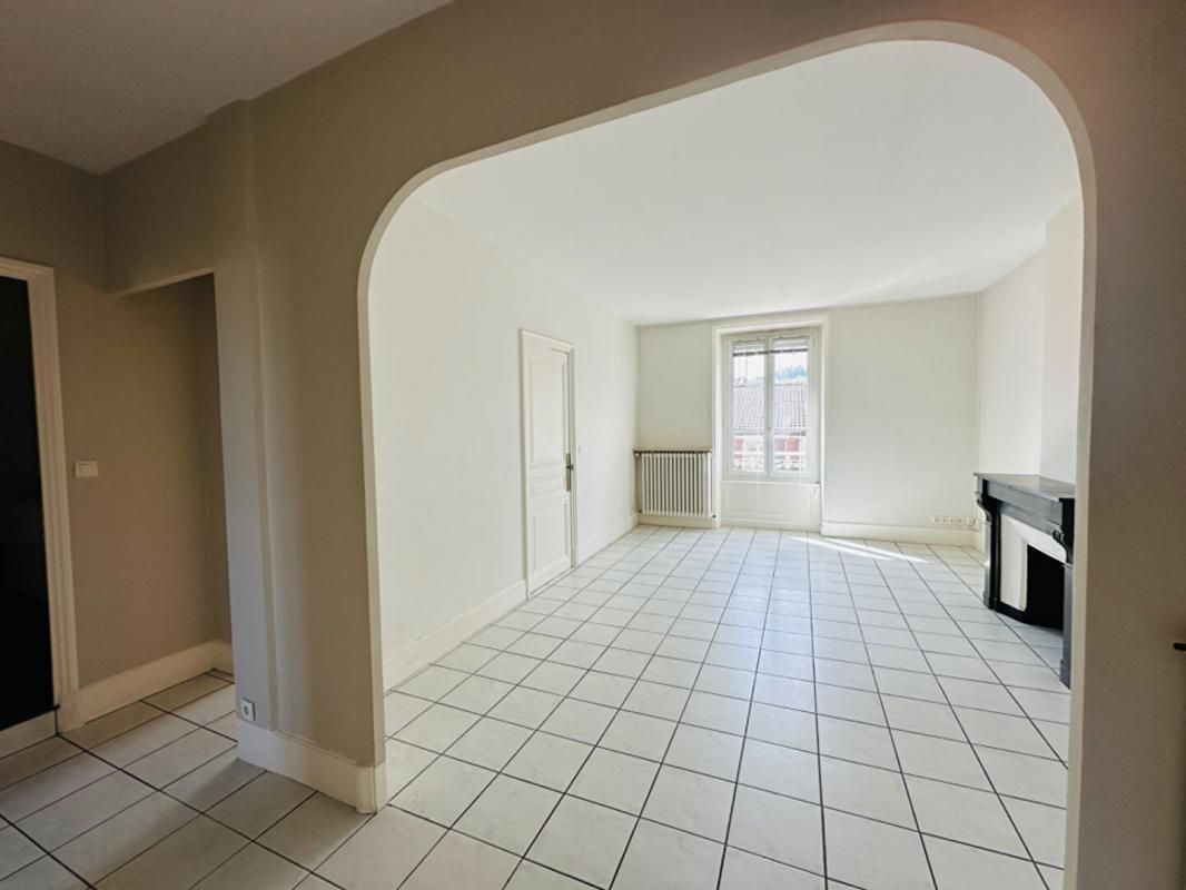 BOURGOIN-JALLIEU A vendre : magnifique appartement de 80 m² en plein coeur de Bourgoin-Jallieu 38300 3