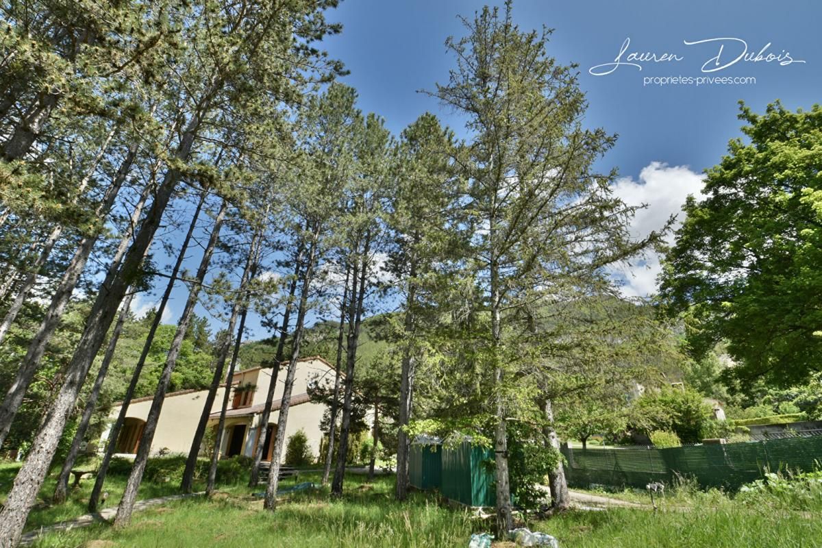 SERRES - Charmante maison avec grand terrain arboré