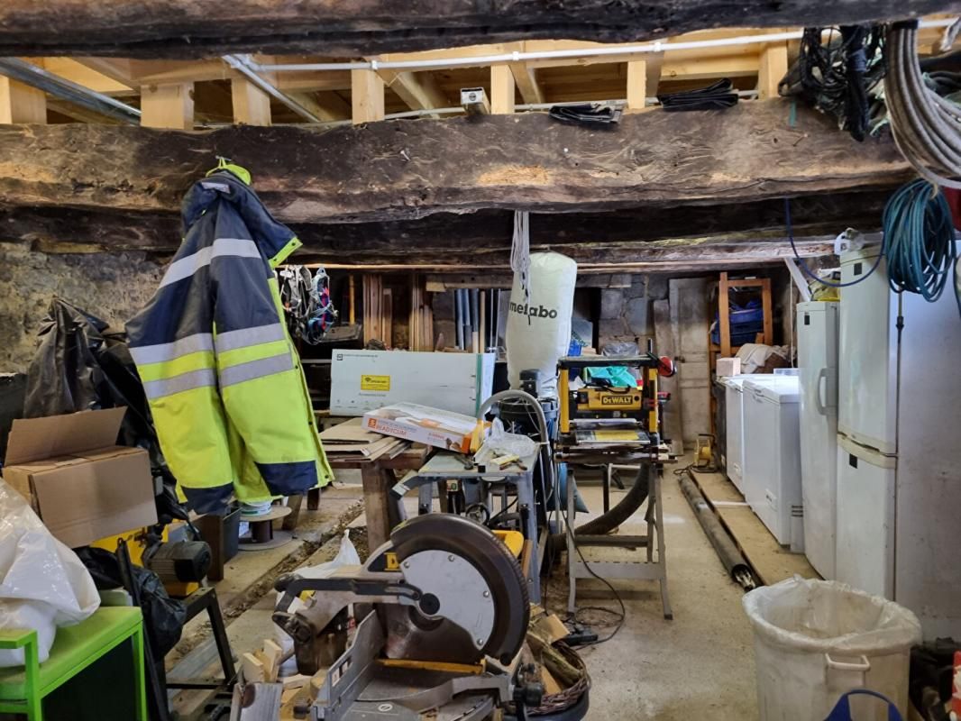 GUERN Ensemble de belles maisons en pierres à rénover à la campagne 3