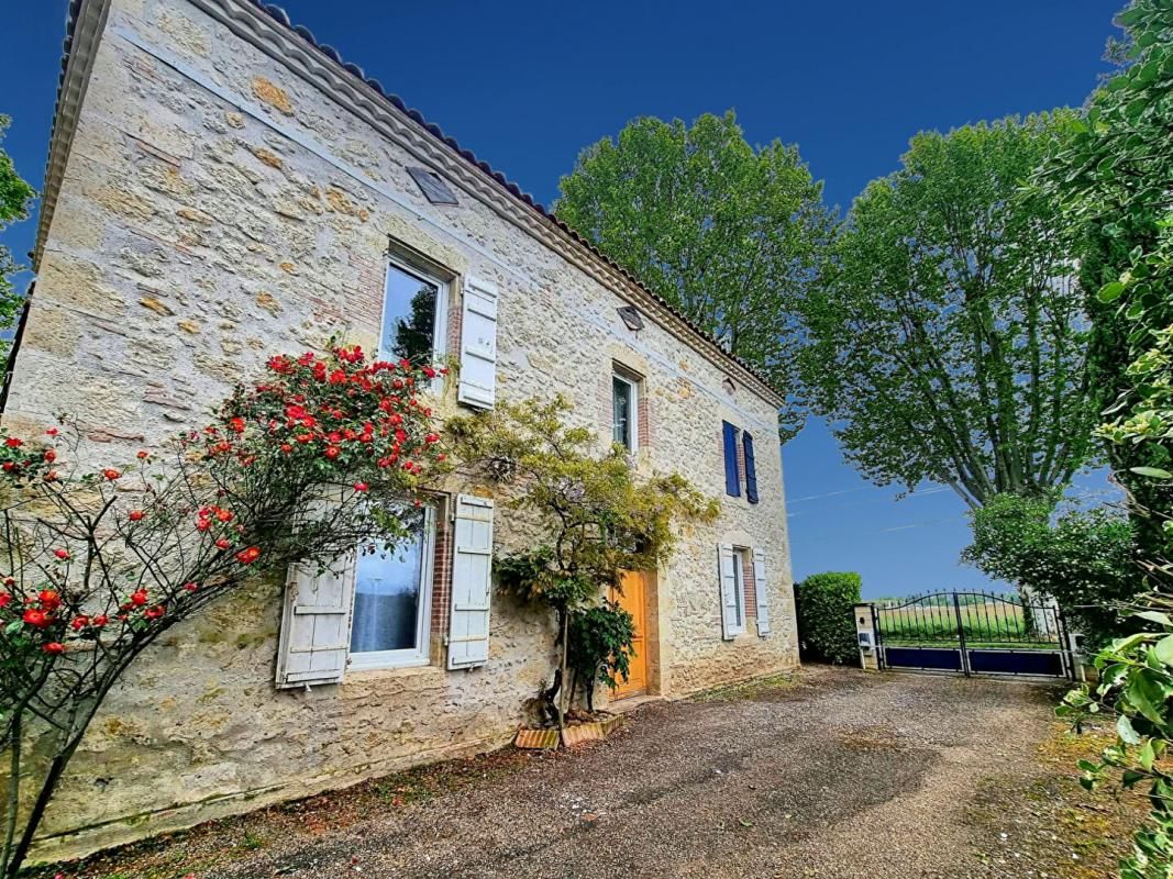 Maison en pierre T4 et piscine