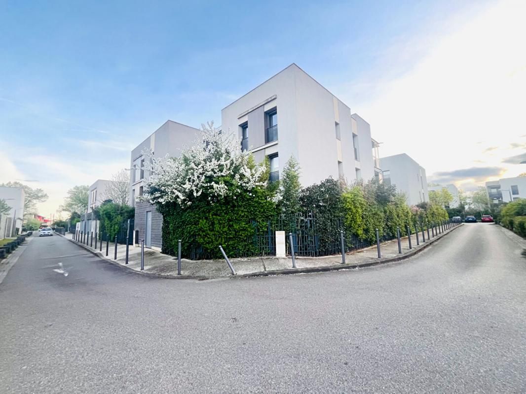 BRON Appartement Bron PARILLY T4  74 m2- 319000 3