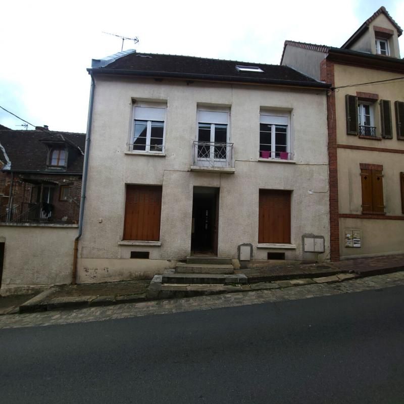 NONANCOURT Immeuble de rapport Nonancourt Hyper Centre (27320), 4 appartements non meublés dont deux F3, un F2 et un F1. Prix HAI 249 576 2