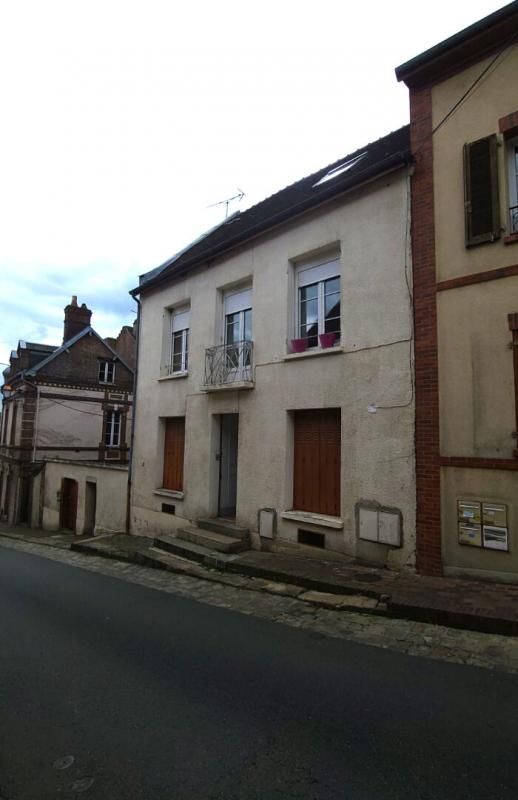 NONANCOURT Immeuble de rapport Nonancourt Hyper Centre (27320), 4 appartements non meublés dont deux F3, un F2 et un F1. Prix HAI 249 576 3