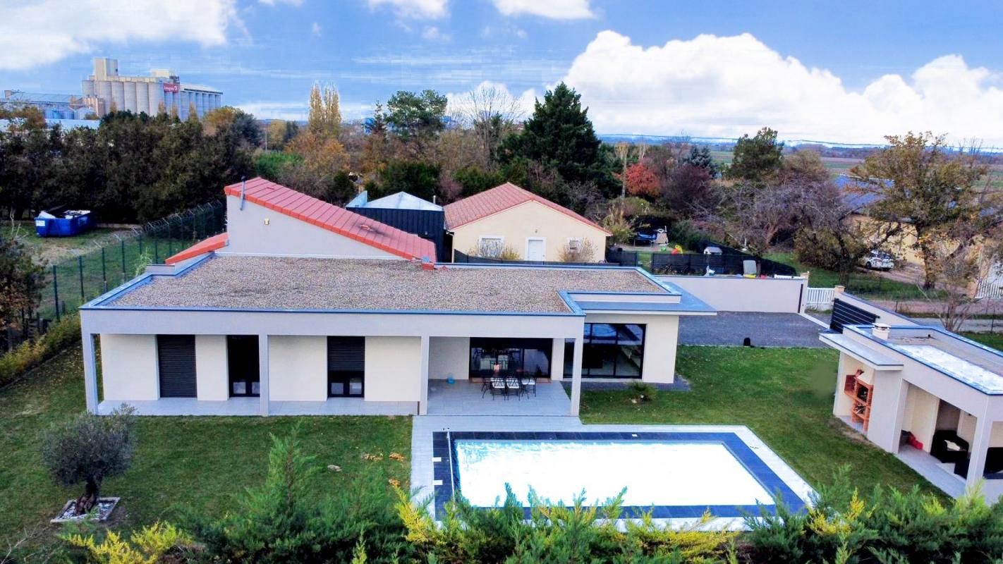 ENNEZAT Maison avec jardin et piscine 1