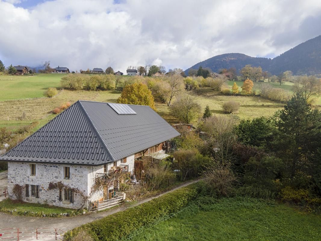 LESCHERAINES Maison  4 pièce(s) 211 m2 à LESCHERAINES , bel agencement et décoration rustique et moderne 2