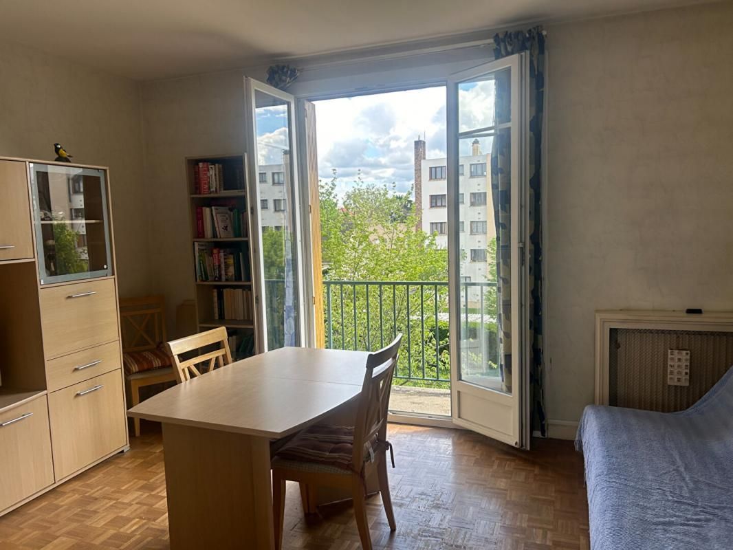 NEUILLY-PLAISANCE 3p avec balcon sur jardin dans résidence avec gardien 3