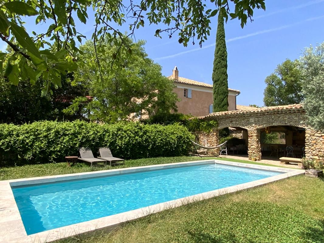 Entre LUBERON et VERDON, superbe Bastide Provençale du 18e s, 476 m² + dépendances sur 2000 m², Idéale pour une activité touristique et bien-être