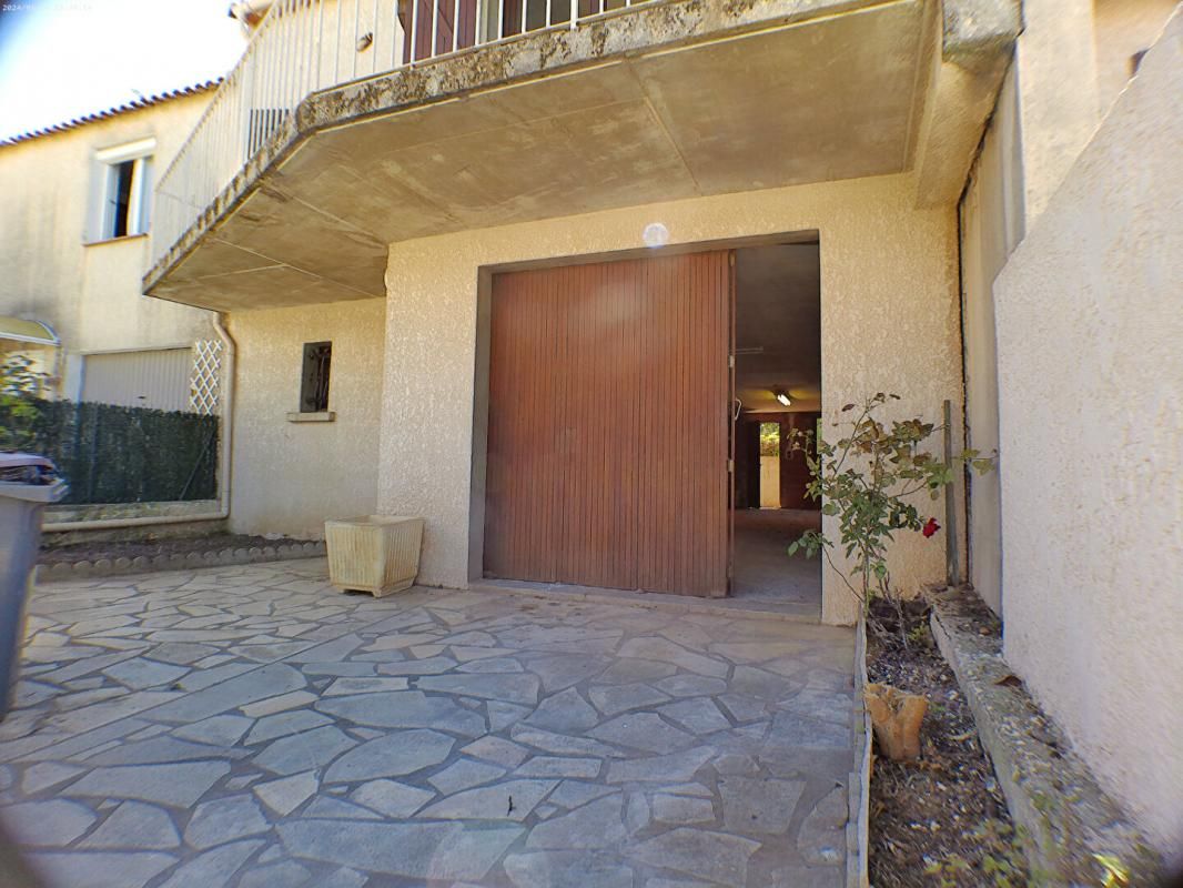 AGDE Vente maison à rafraichir sur Agde avec jardin et garage 1