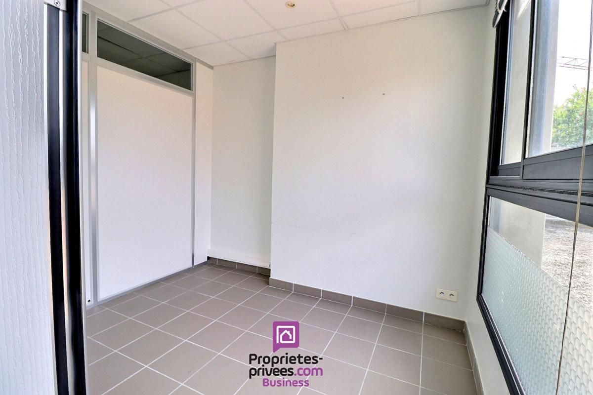 UZES UZES -  BUREAU / MURS COMMERCIAUX / 41 M² RDC 4