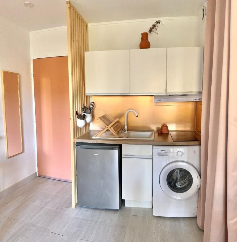 BORMES-LES-MIMOSAS Appartement T2 entièrement rénové à vendre à bormes les mimosas proche plage 2