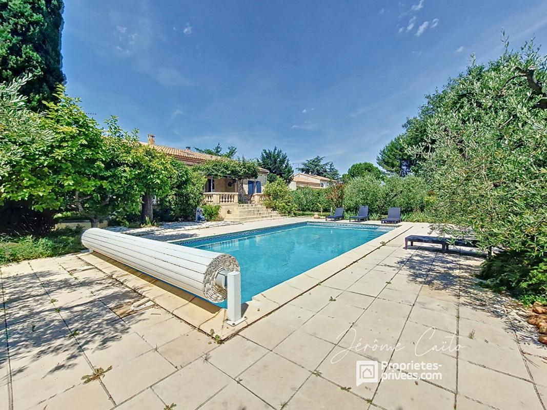 NIMES Maison Bezouce 9 pièce(s) 224 m2 - Gîte - Piscine 4