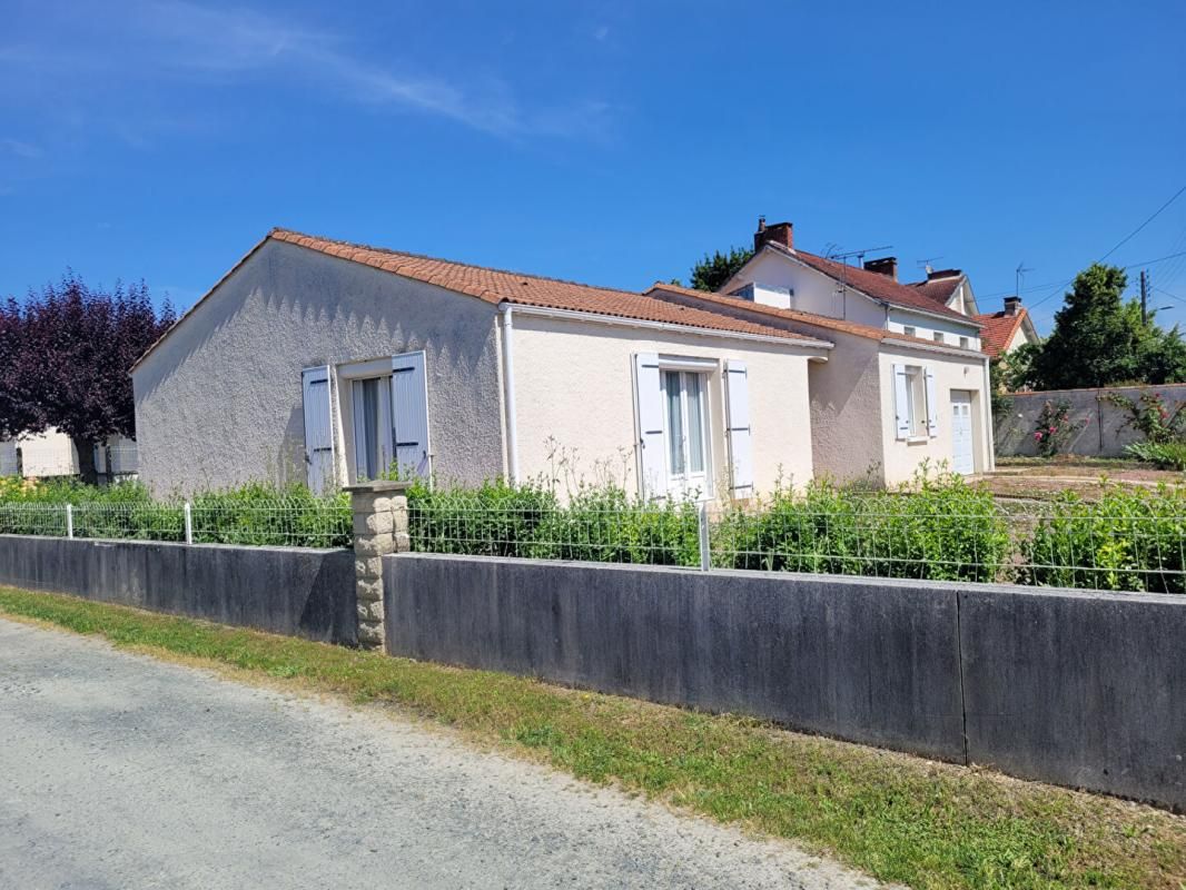 FONTENAY-LE-COMTE Maison Fontenay Le Comte 4 pièce(s) 98 m2 3