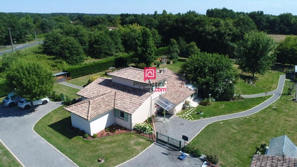 BAZAS Maison 4 chambres - double garage - piscine et jardin 1