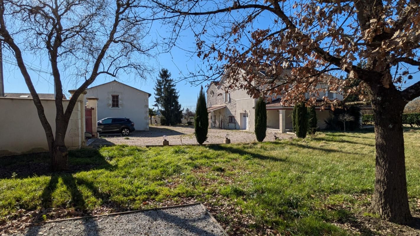 SAINTE-BAZEILLE Girondine avec 5 chambres et dépendances sur plus de 2200m² clos 3