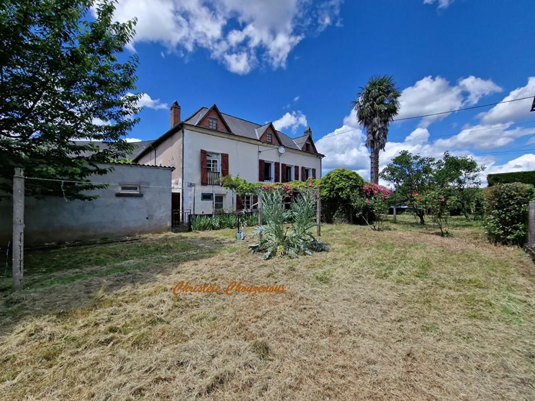 24120 Terrasson : Maison  de ville avec jardin et garage