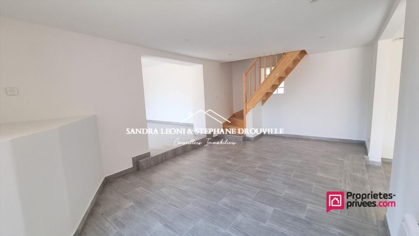 JOUY Jolie maison entièrement rénovée de 168 m2, 5 pièces, 3 chambres à Jouy. Ref annonce 369861 2