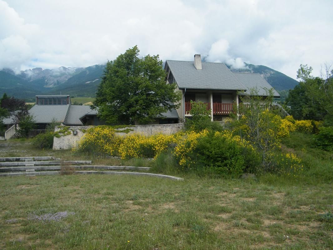 CHATEAUROUX-LES-ALPES Immeuble Chateauroux Les Alpes 1