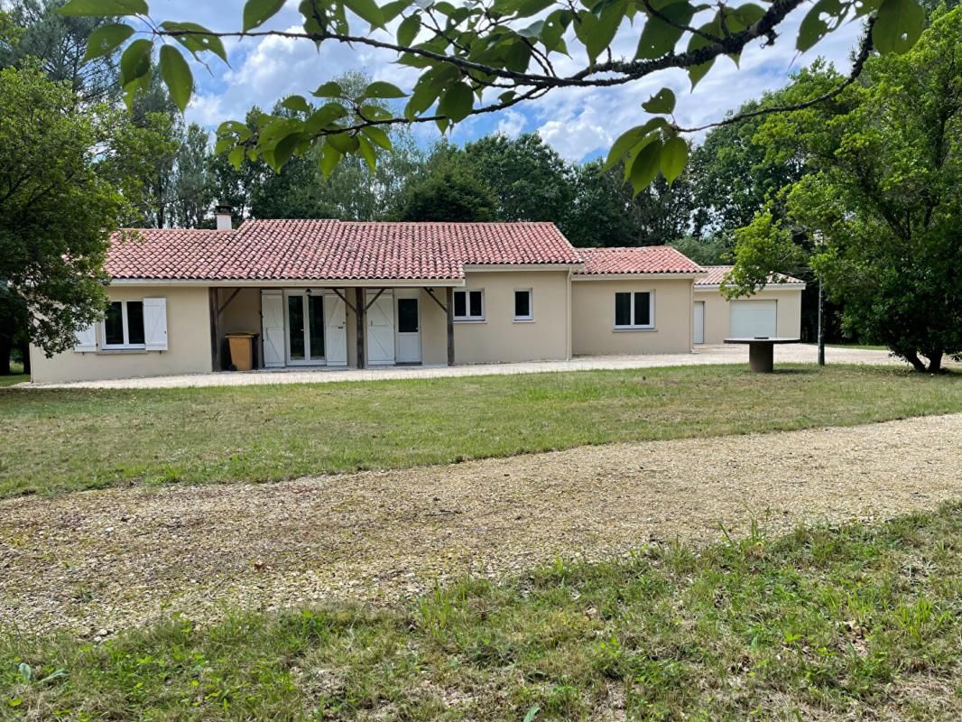 SAINT-CHRISTOPHE-DE-DOUBLE Maison Saint Christophe De Double 8 pièce(s) 170 m2 3