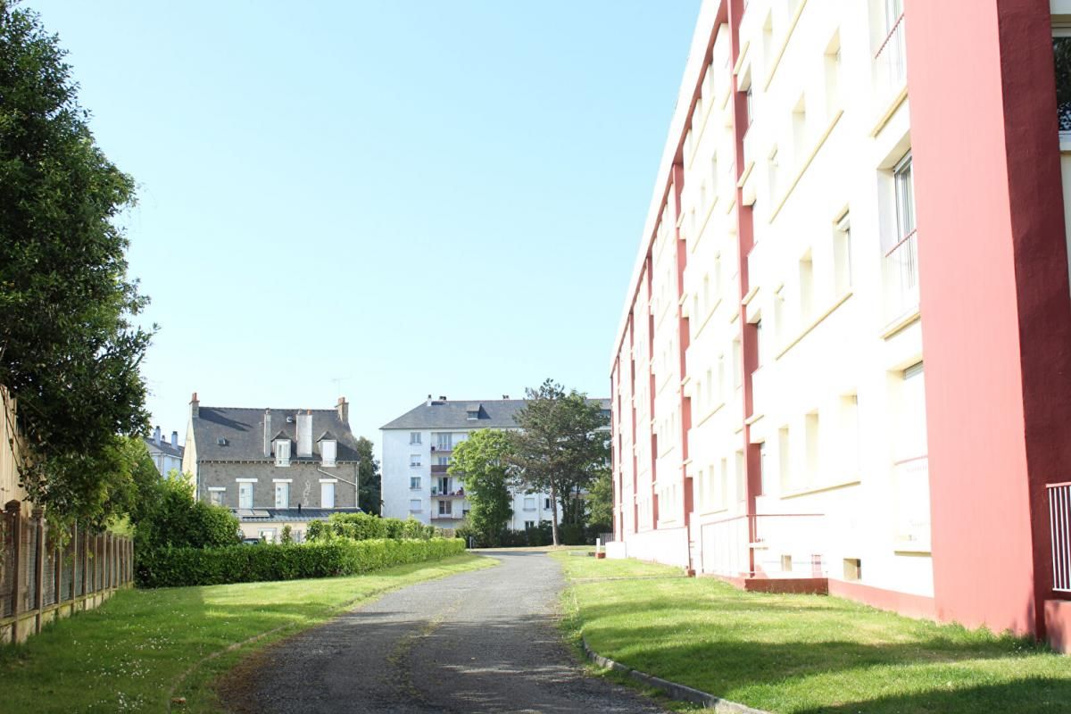 SAINT-BRIEUC Côtes d'Armor 22000 Saint Brieuc. Appartement , 4 chambres, loggia, cave 3