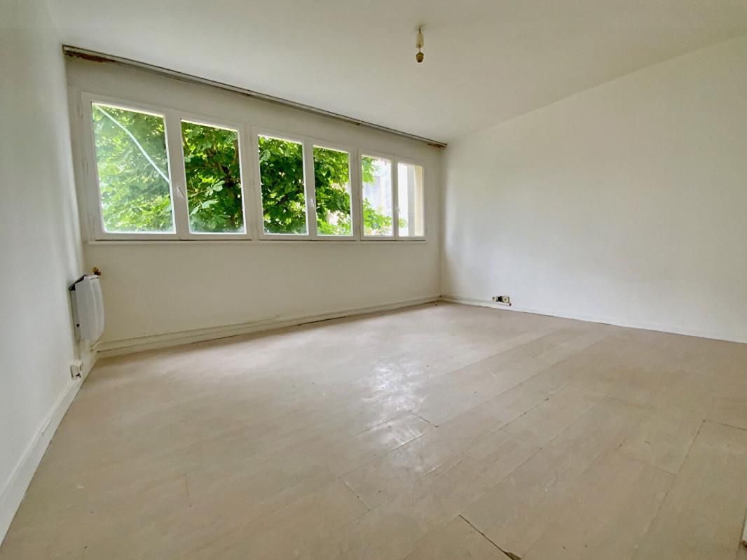 ASNIERES-SUR-SEINE Studio 33 m2 au pied de la Mairie 4