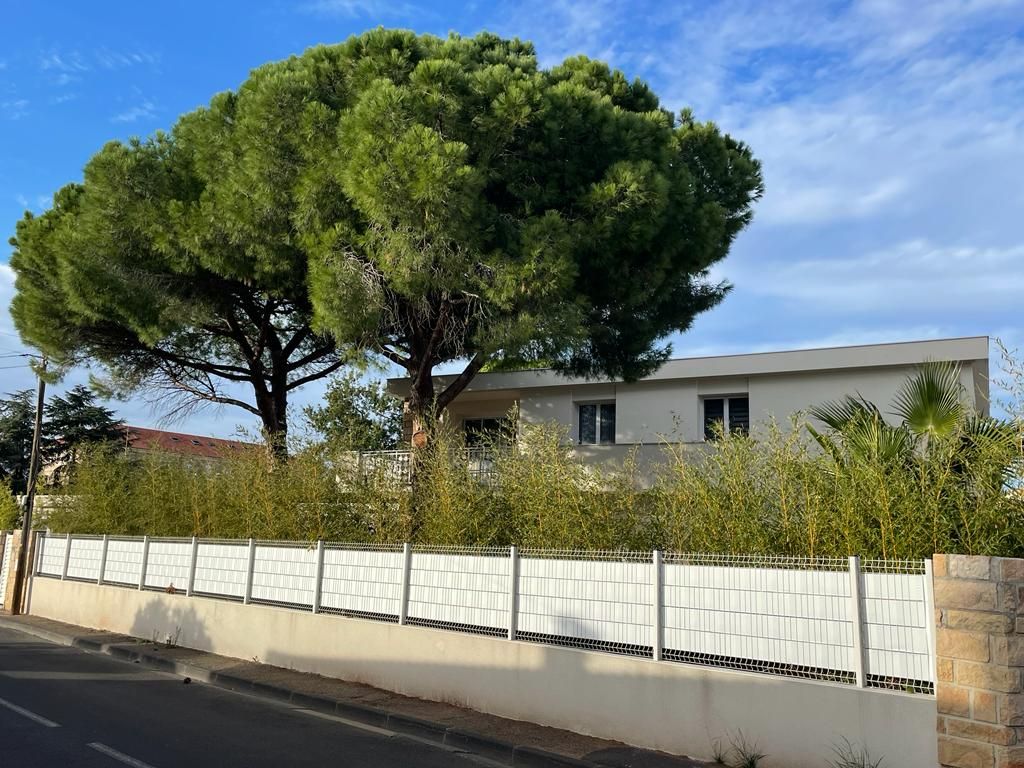 AGDE Villa d'Architecte 7 pièces avec piscine et pool house 4