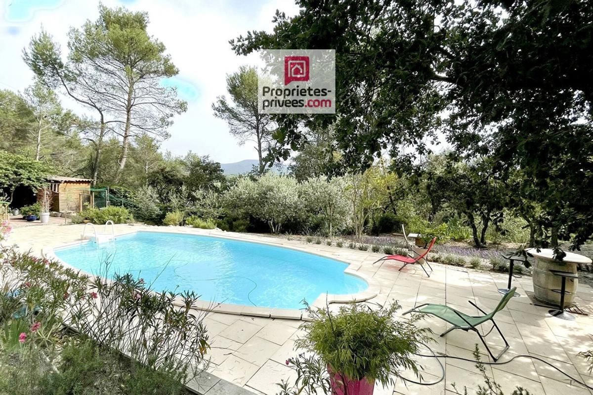 LOURMARIN Maison de caractère avec studio sur grand terrain avec piscine 1