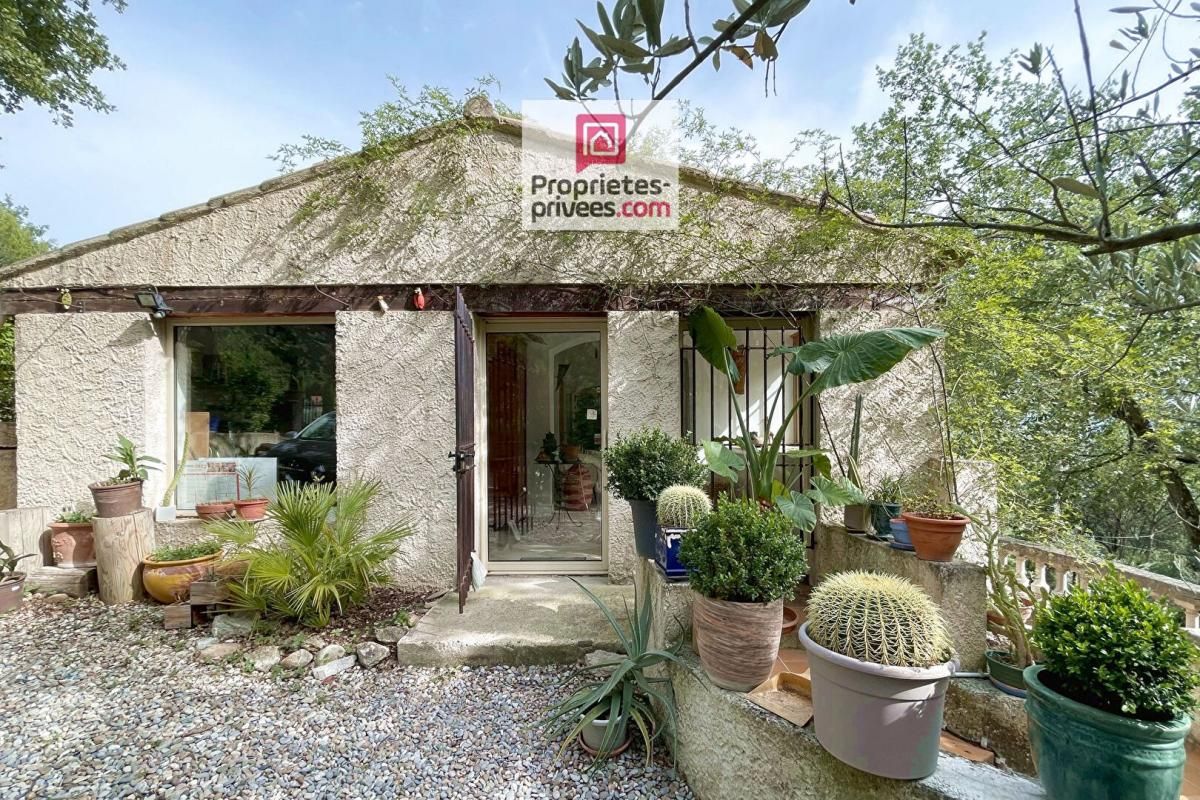 LOURMARIN Maison de caractère avec studio sur grand terrain avec piscine 4