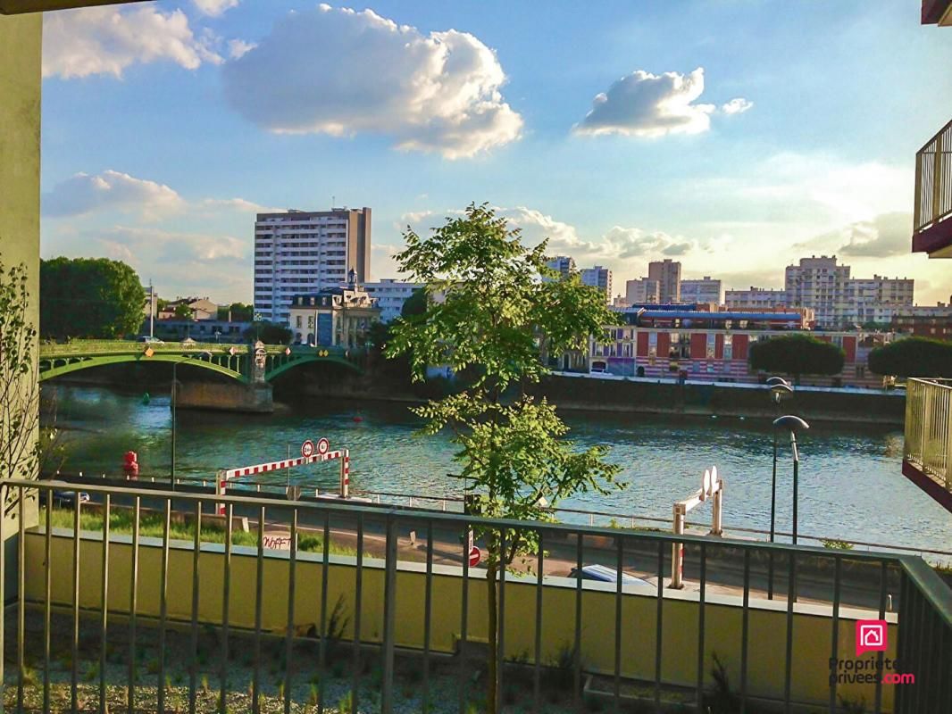 SAINT-DENIS Appartement Saint Denis 3 pièce(s) 63 m2 avec Balcon vue sur la seine 2