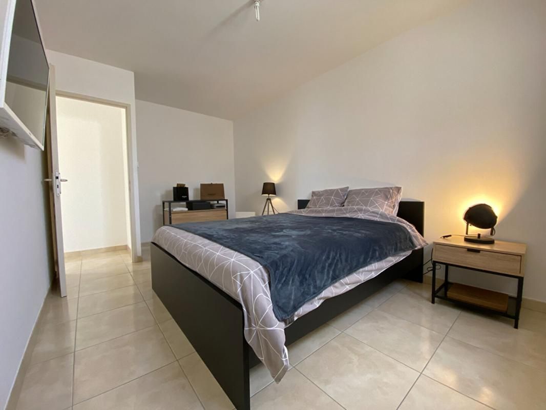 CARCASSONNE MAISON PLAIN PIED 3 FACES - EXPOSEE SUD - 3 CHAMBRES -  SALLE DE BAIN - GARAGE - SEJOUR - CUISINE OUVERTE - CLIMATISATION GAINABLE  - PANNEAUX PHOTOVOLTAIQUE - SECTEUR CALME - FAIBLE FONCIER 3