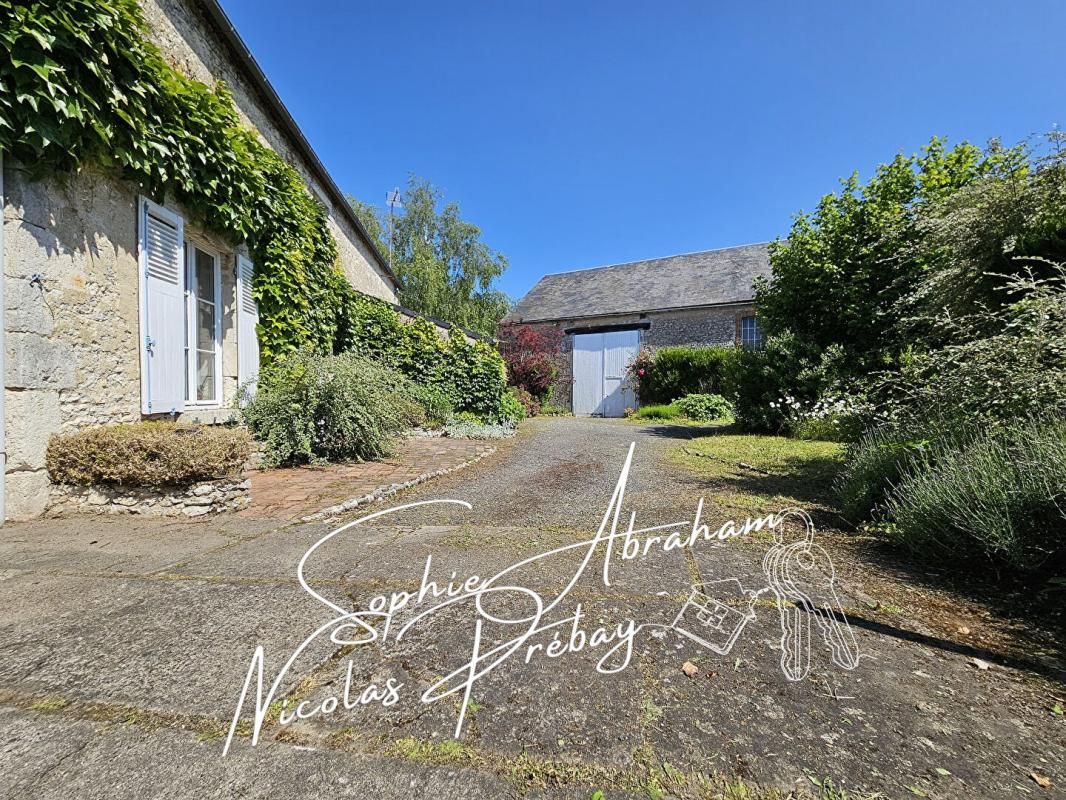 Maison en pierres de 4 pièces avec 3 chambres, dépendances, garage et terrain