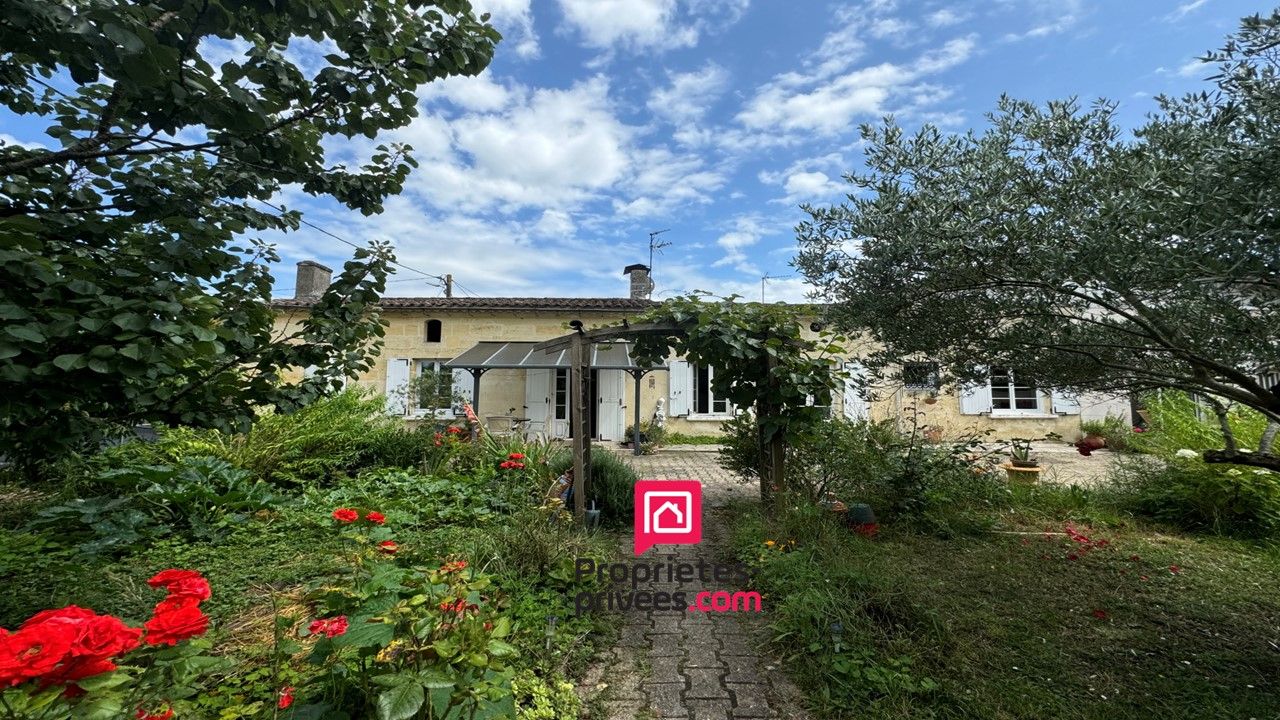 Maison à Izon de 7 pièces plain-pied  d'une superficie totale de 210 m² incluant une dépendance Type T3 attenant de 70 m² - Terrain 600 m²