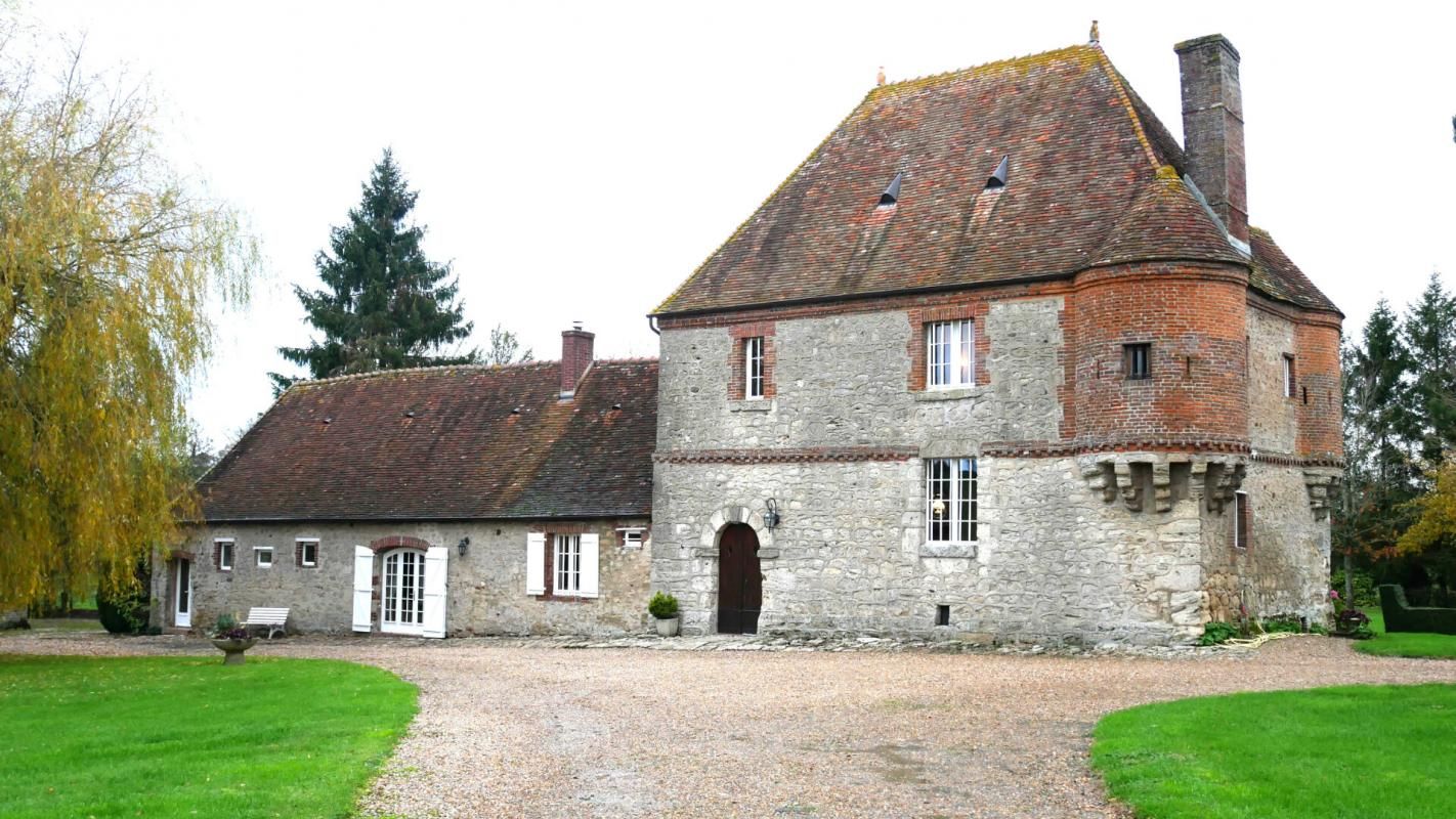 GOURNAY-EN-BRAY MANOIR 8 PIECES CORPS DE FERME ET GRANDES DEPENDANCES SUR 6.5 HECTARES 1