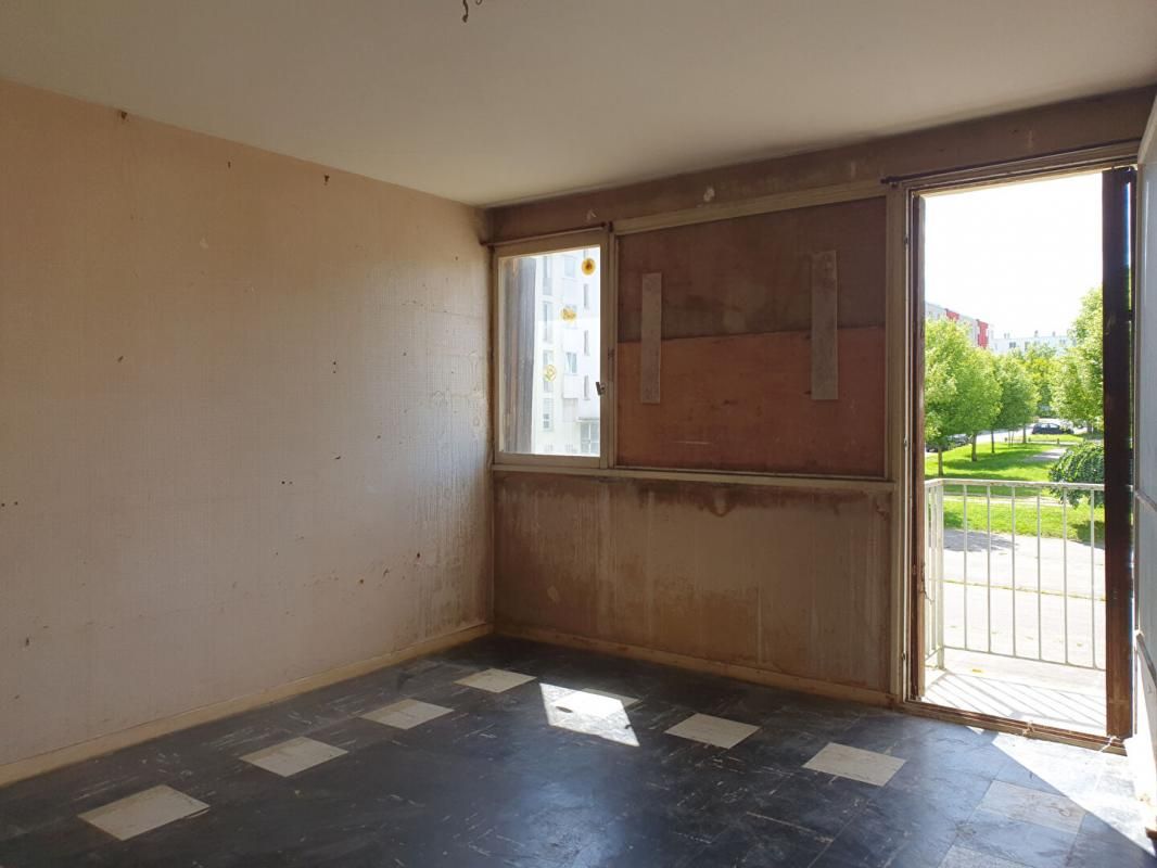 NOYON Appartement à rénover avec garage et cave 3