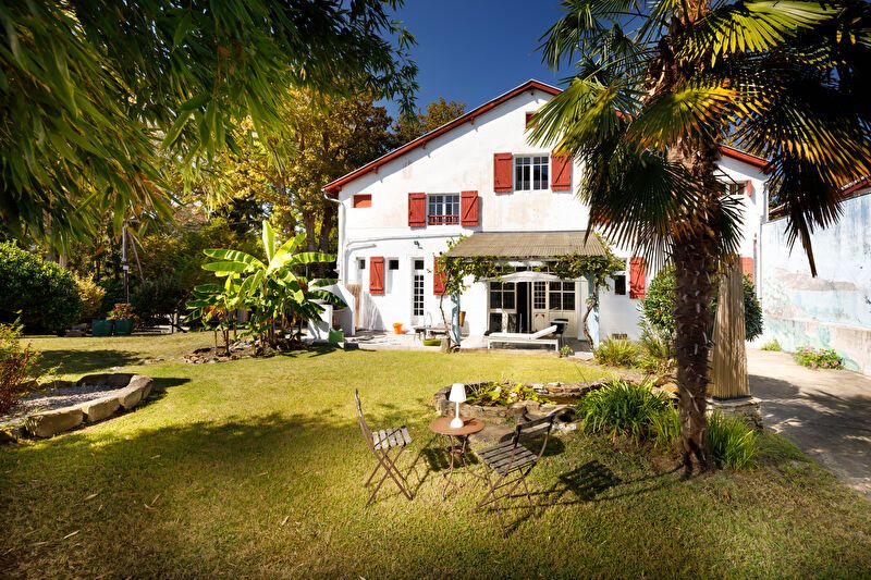 SALIES-DE-BEARN Maison de caractère de 7 pièces avec jardin au centre de Salies-de-Béarn 2