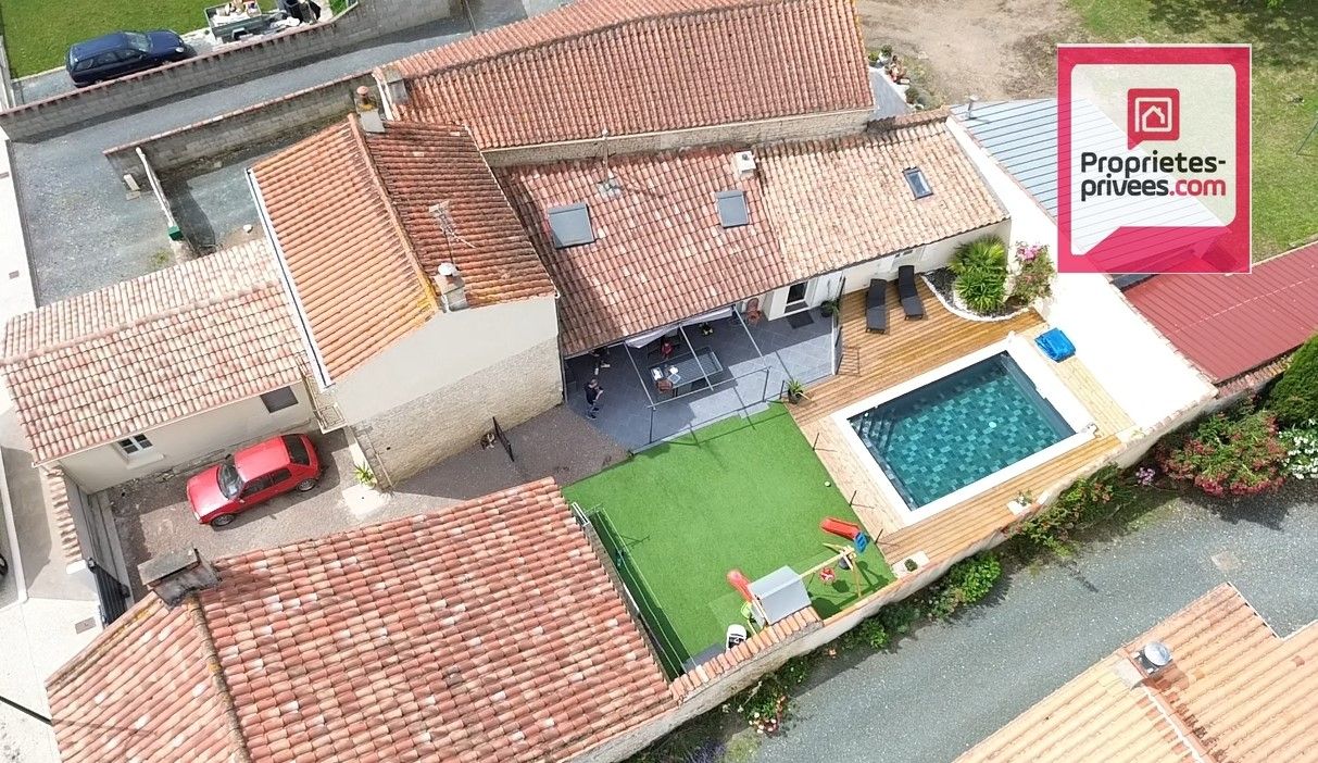 Magnifique Maison Familiale avec Piscine à Nalliers