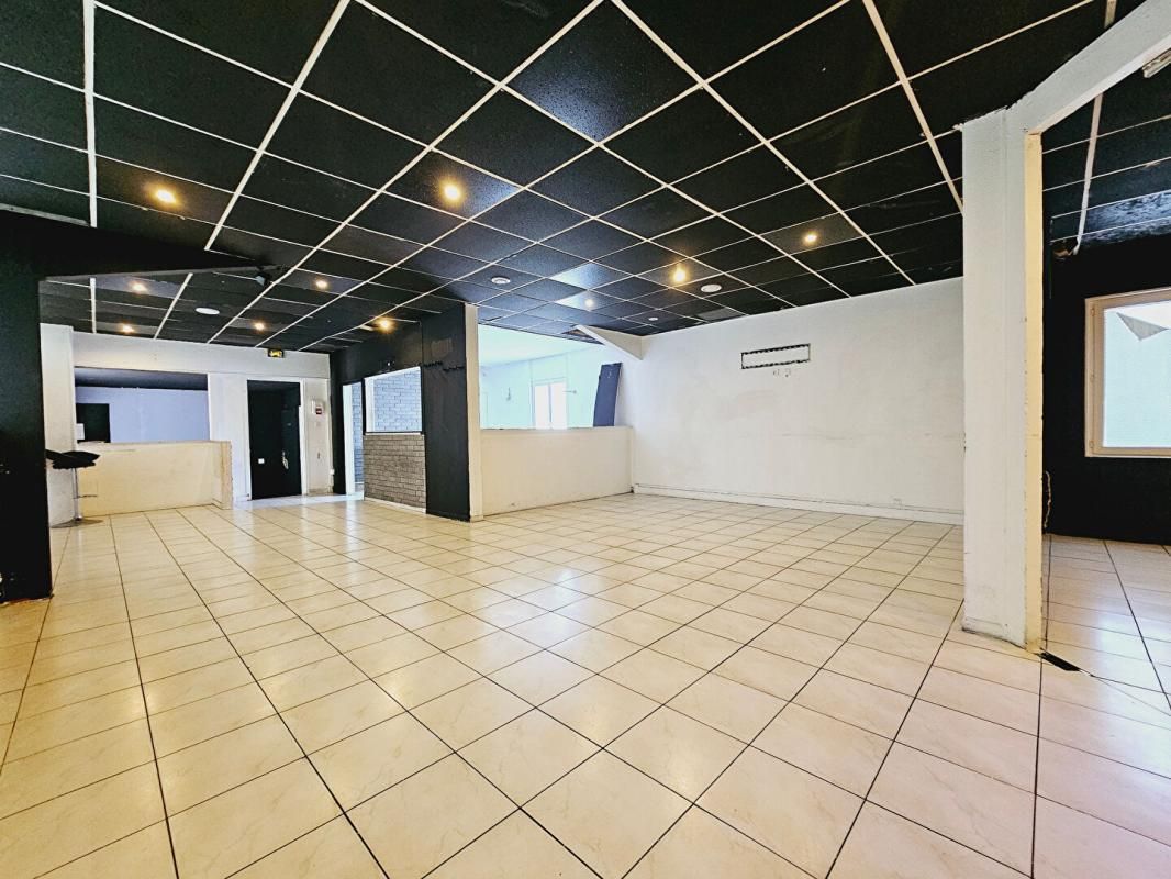 BOURGES BOURGES LOCAL COMMERCIAL BUREAUX MURS 105M² 2