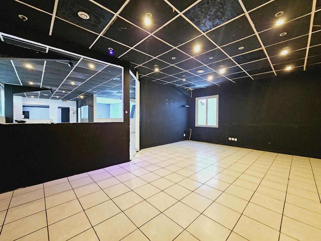 BOURGES BOURGES LOCAL COMMERCIAL BUREAUX MURS 105M² 4