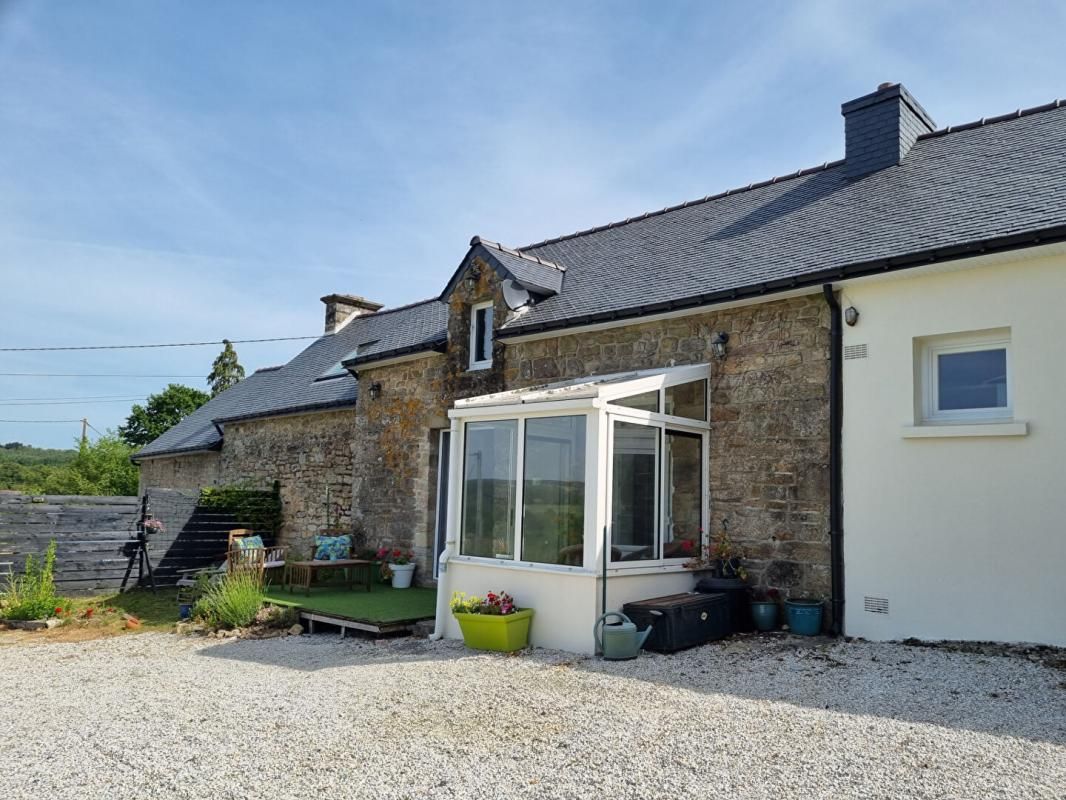 PLOERDUT Une jolie maison en pierres dans la campagne de Ploerdut 1