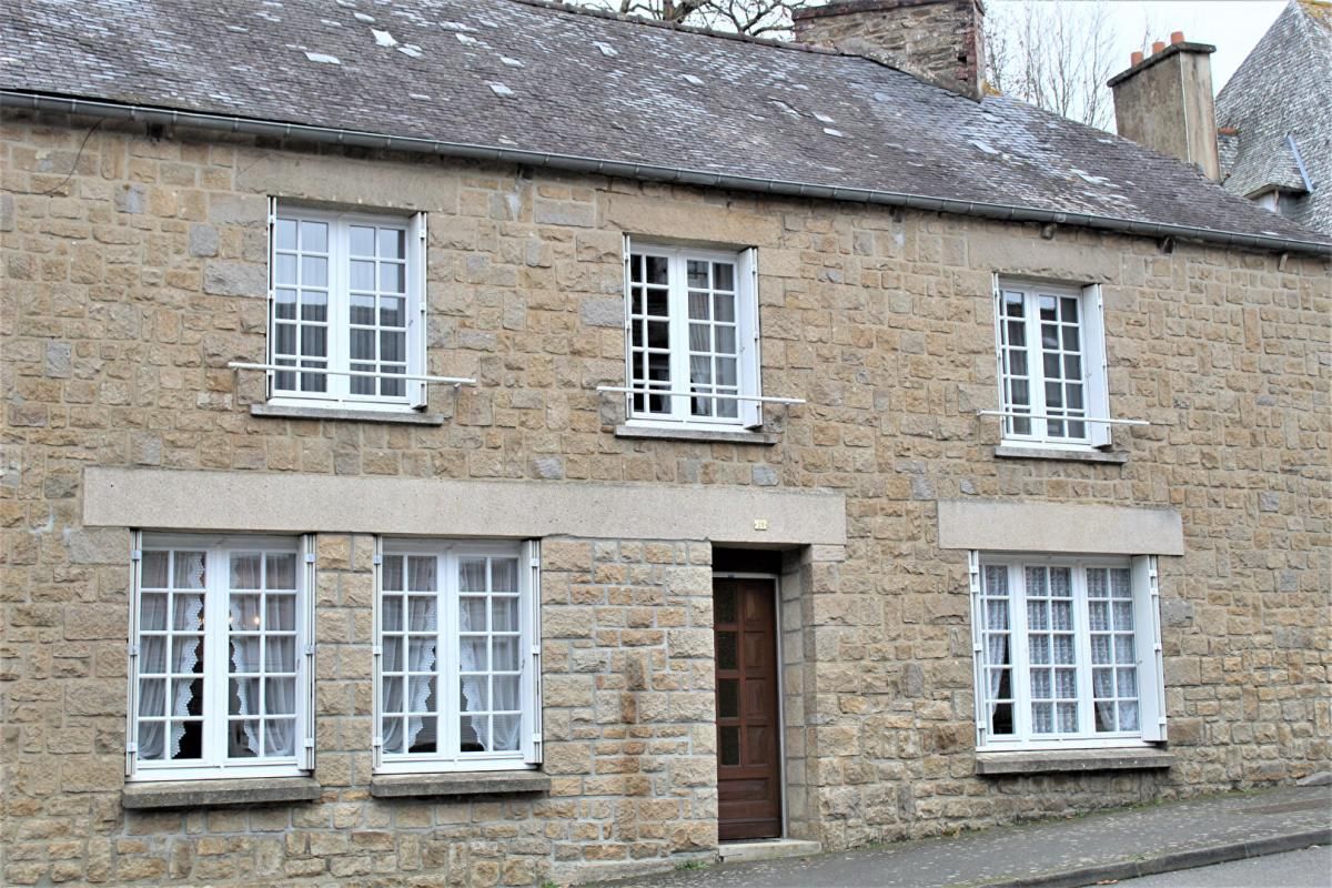 PLOUGUENAST Côtes d'Armor 22150 Plouguenast. Maison en pierres, 4 chambres + Terrain constructible avec garage et abri de jardin 1