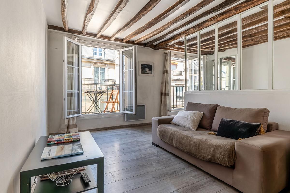 PARIS-8E-ARRONDISSEMENT Studio Paris 8ème 27 m2 + balcon 5m² 1